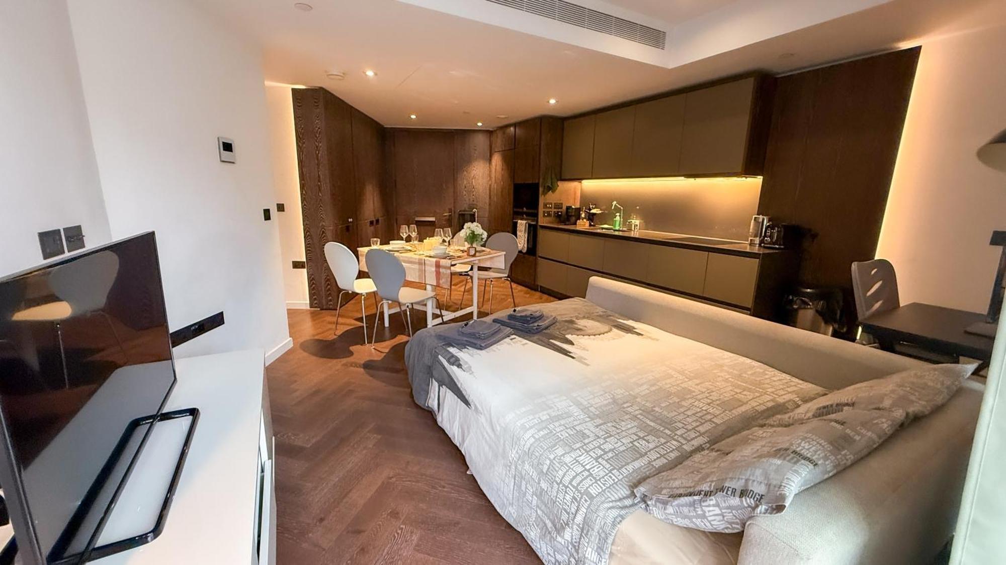 Luxury Apartment Steps From Battersea Power St And Close To Victoria & Chelsea * Londra