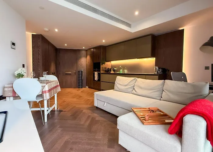 Luxury Apartment Steps From Battersea Power St And Close To Victoria & Chelsea