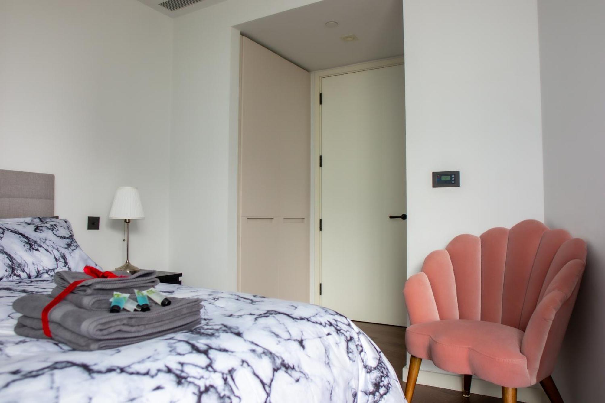 Appartamento Luxury Steps From Battersea Power St And Close To Victoria & Chelsea