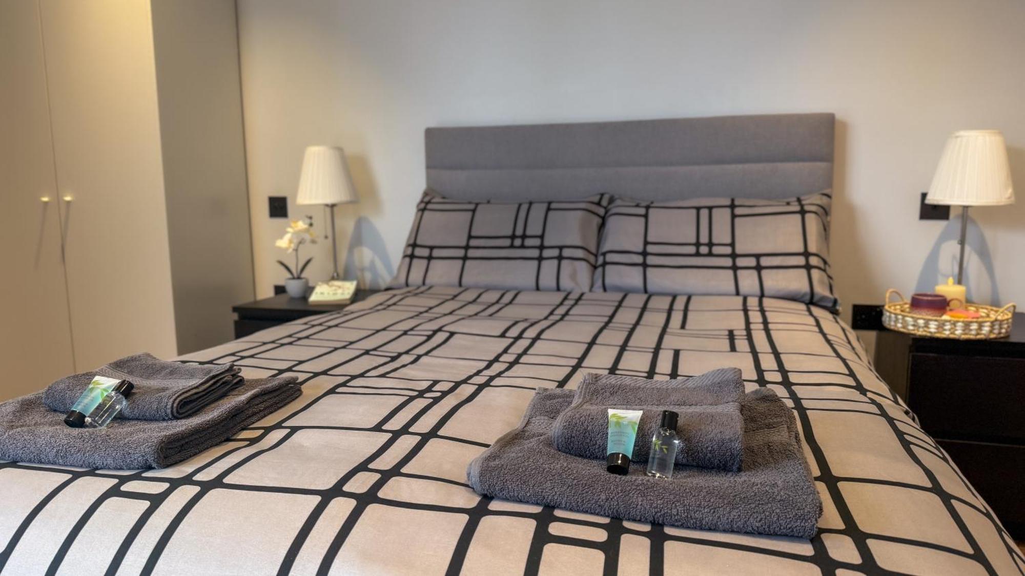 Luxury Steps From Battersea Power St And Close To Victoria & Chelsea