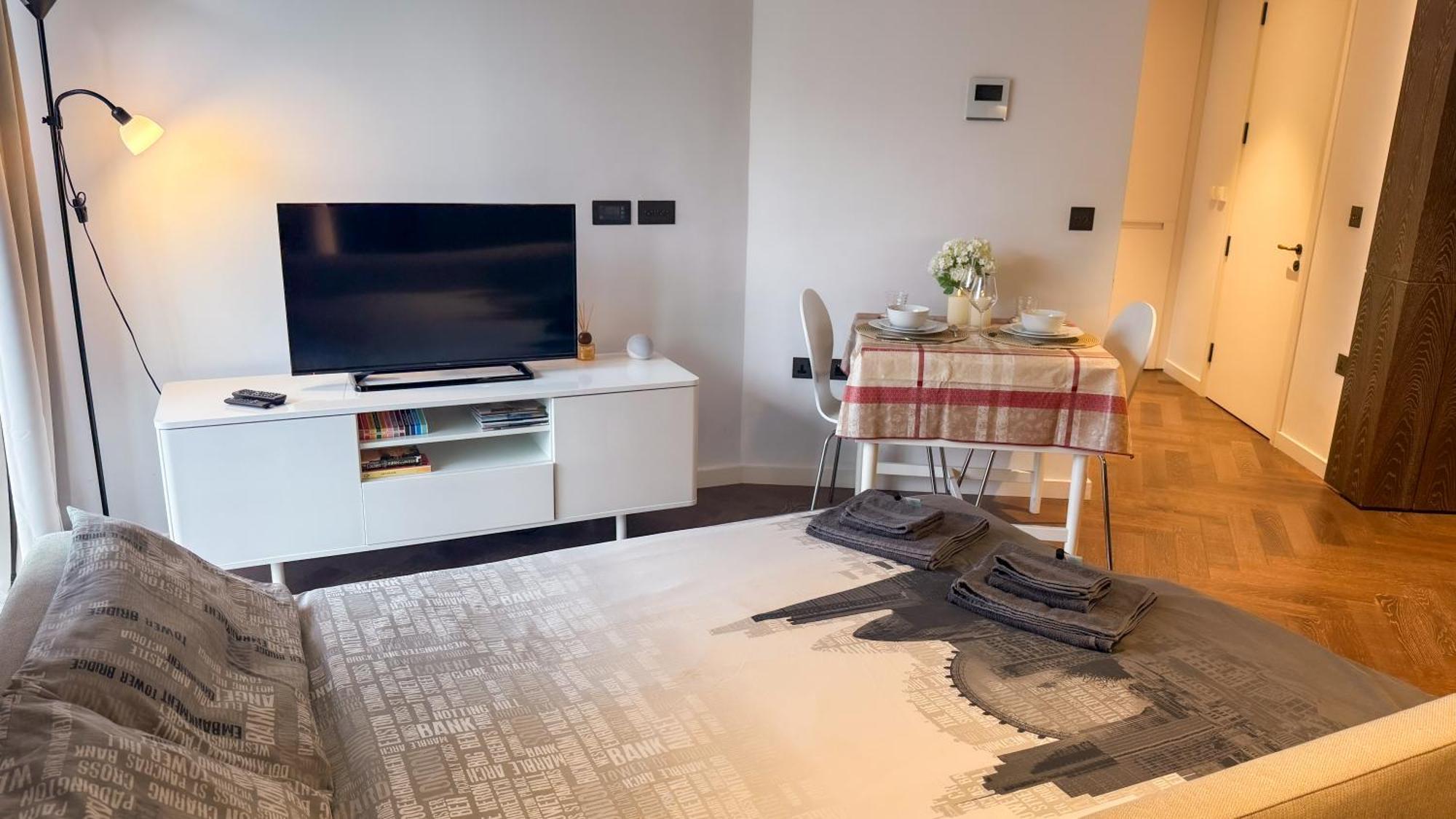 Luxury Steps From Battersea Power St And Close To Victoria & Chelsea *