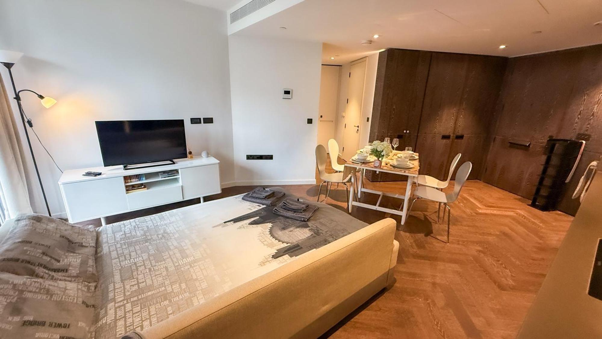 Luxury Steps From Battersea Power St And Close To Victoria & Chelsea