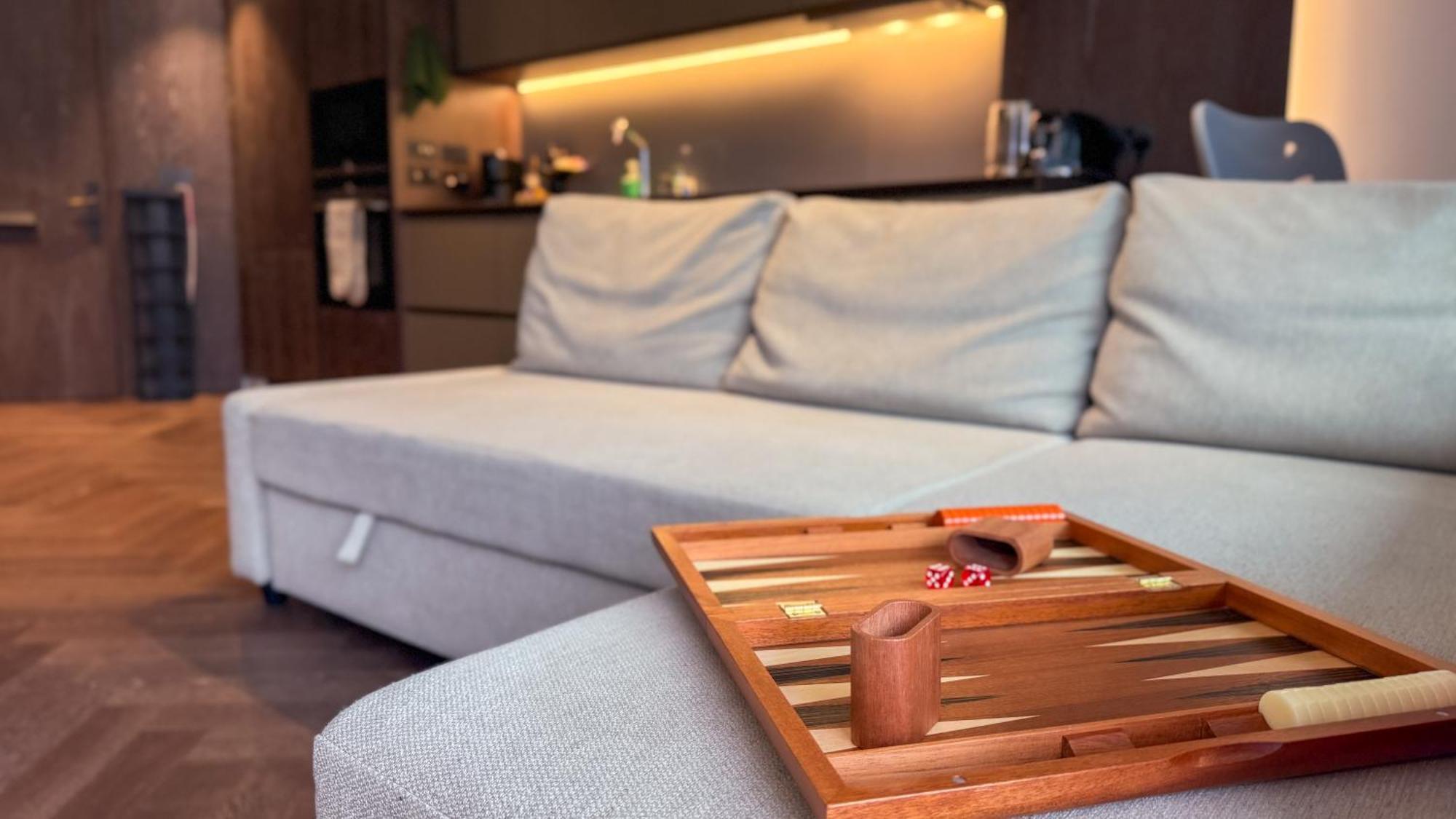 Luxury Steps From Battersea Power St And Close To Victoria & Chelsea *