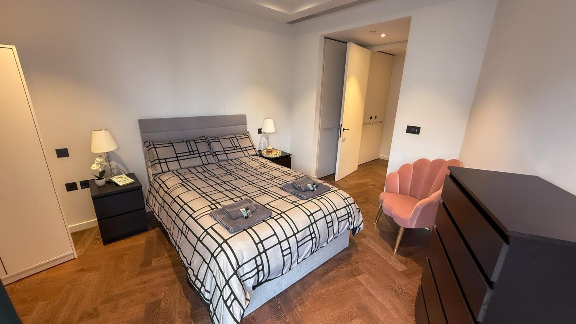 Luxury Steps From Battersea Power St And Close To Victoria & Chelsea * Londra